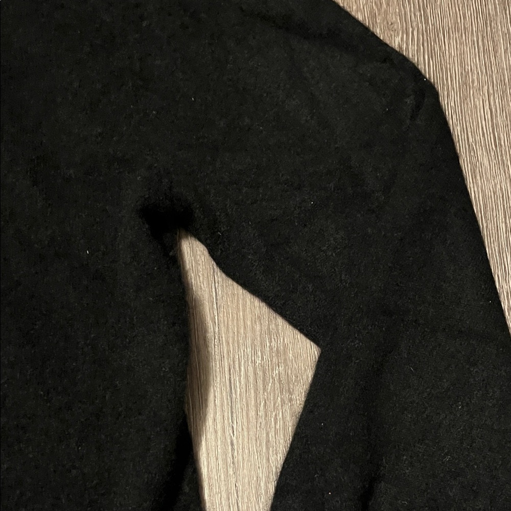 Men's Elegant Black Zip-Up Sweater - Picture 3 of 7